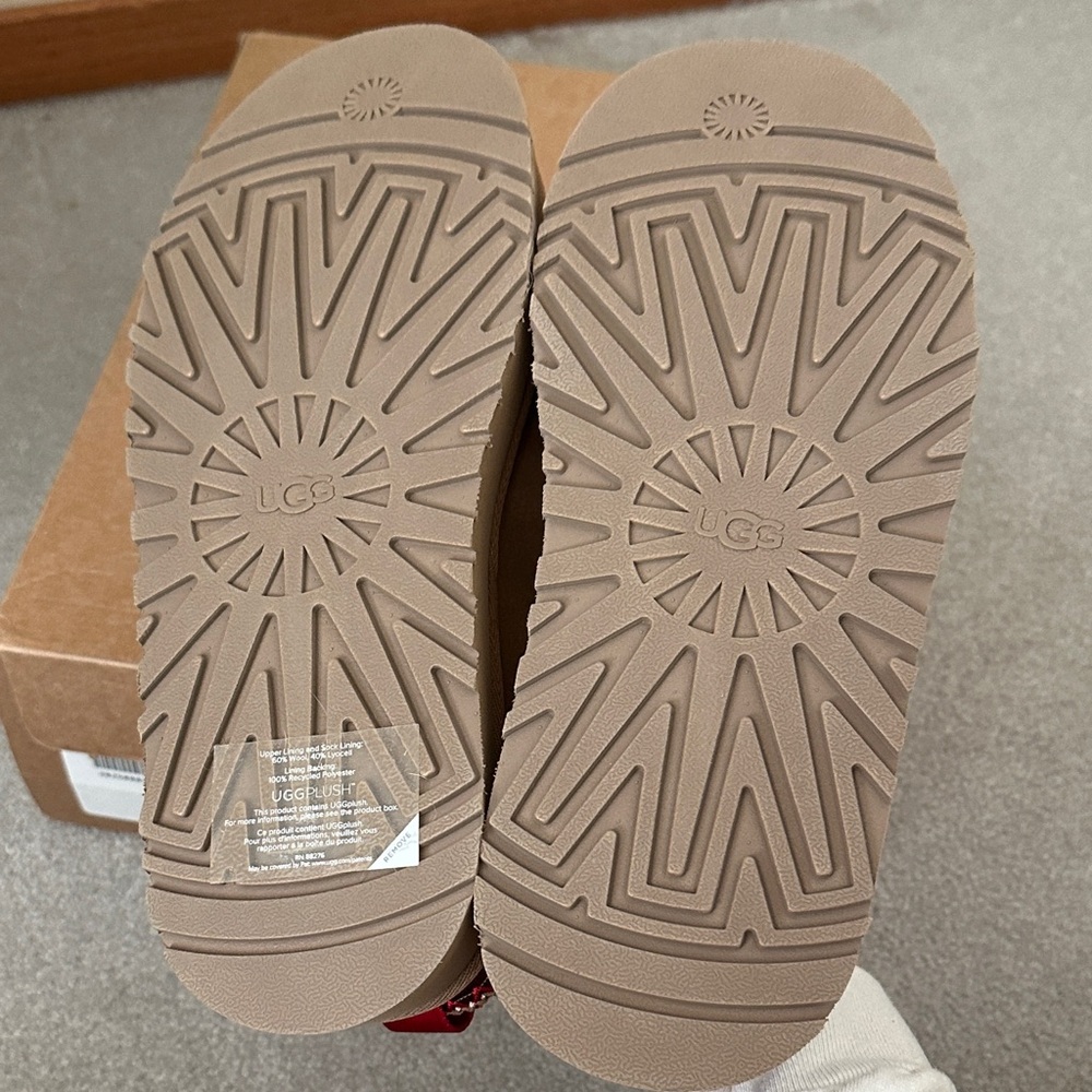 women UGG Tazz Brown Suede Slip-Ons with Red Trim sz 8 - Picture 7 of 7